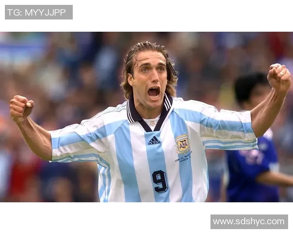 阿根廷足球明星出轨事件引发舆论热议球迷反应不一